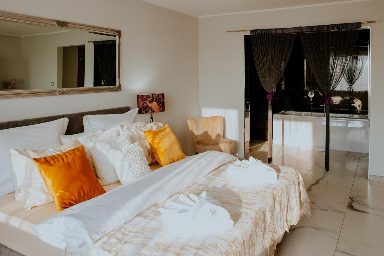 Hotel Greys Polonia Zasutowo ภายนอก รูปภาพ